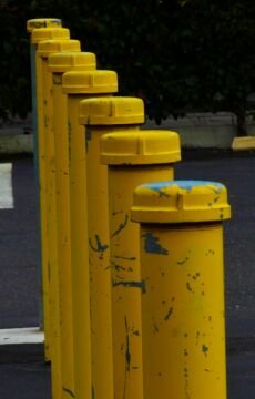 Yellowposts2.jpg